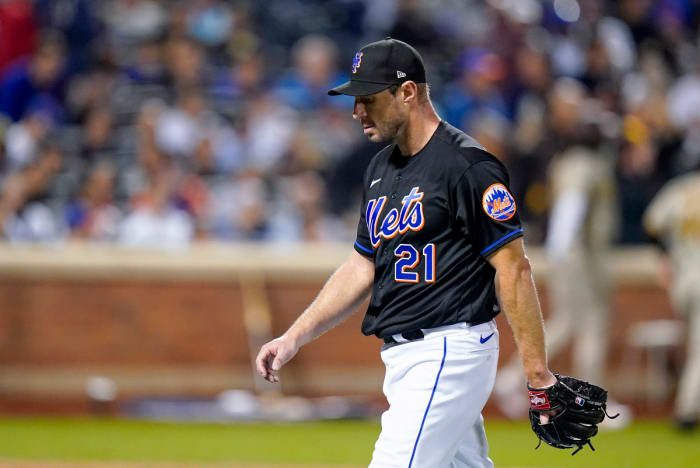 Max Scherzer walks off the mound after being relieved from the Mets’ wild-card game loss to the Padres.